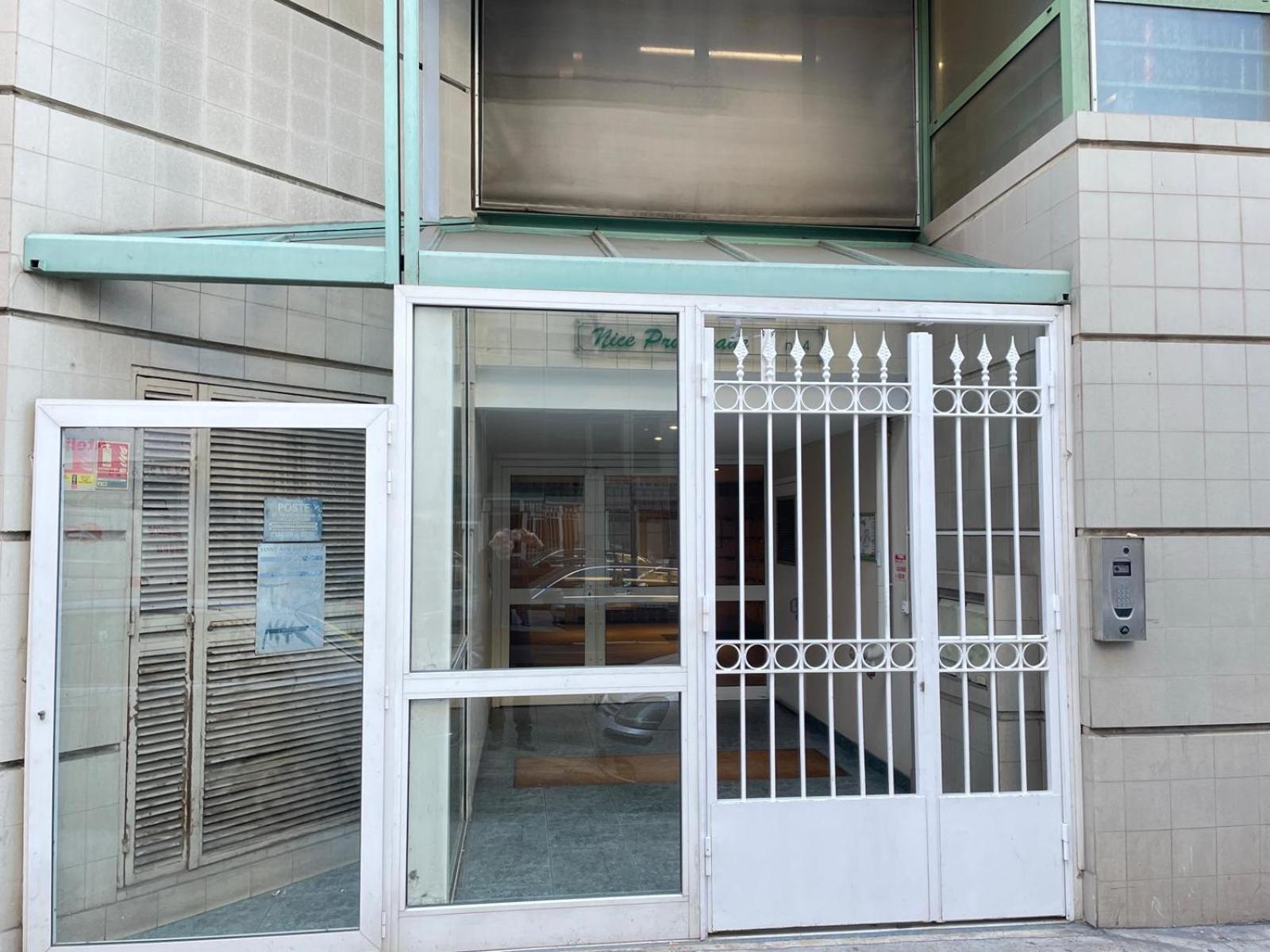 Appartamento Sur La Promenade Des Avec Vue Originale A 40 M De La