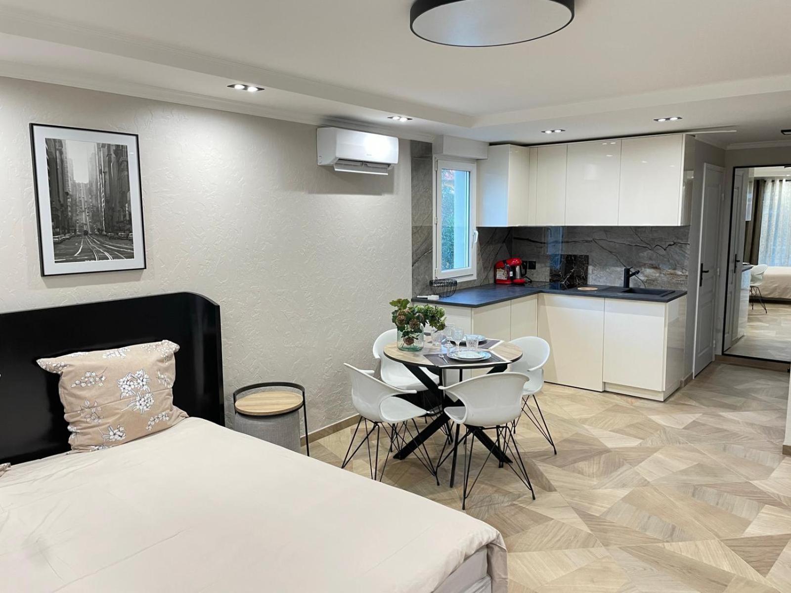 Apartment Sur La Promenade Des Avec Vue Originale A 40 M De La Nizza